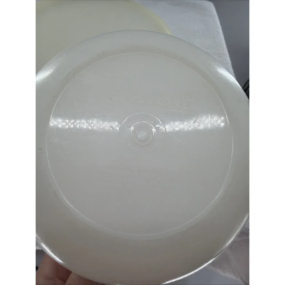 Set Of 2 Vintage Tupperware Seal Made In USA Orlando Florida. 1-271-10 1-272-4